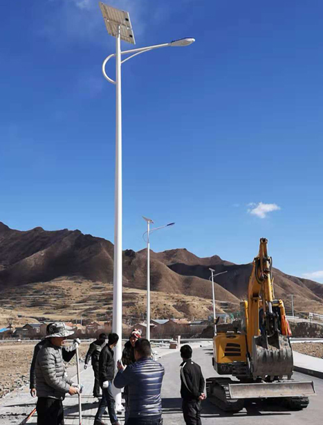 甘南碌曲10米尼玛太阳能路灯项目